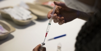 COVID-19: As "consequências mortais" das desigualdades na distribuição da vacina no mundo.  IFRC lança um plano para ajudar a vacinar 500 milhões de pessoas